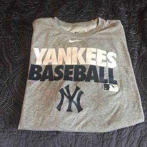 New York Yankees Nike tshirt
